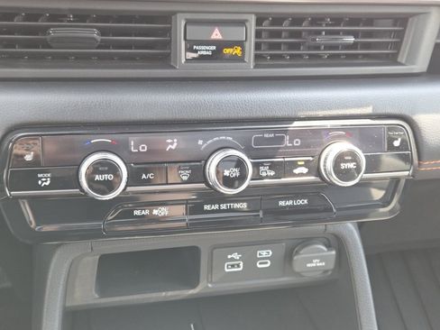 Used 2025 Honda Pilot TrailSport image 43