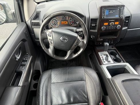 Used 2015 Nissan Titan SL image 17