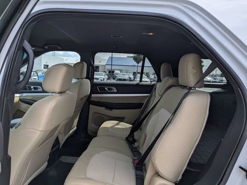 Used 2017 Ford Explorer XLT FWD image 13
