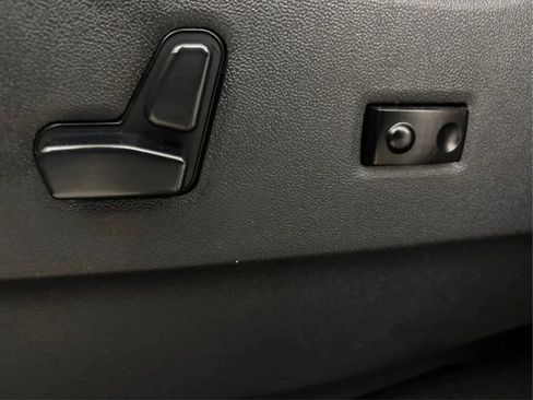 Used 2018 Dodge Grand Caravan SE FWD image 25