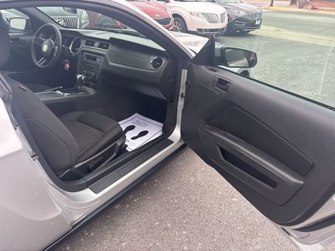 Used 2010 Ford Mustang GT image 15