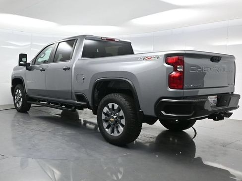 Used 2025 Chevrolet Silverado 2500 Custom w/ Custom Convenience Package AWD/4WD image 5