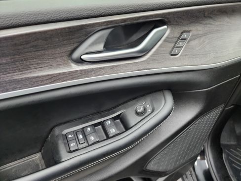 Used 2023 Jeep Grand Cherokee Limited w/ Black Appearance Package image 41