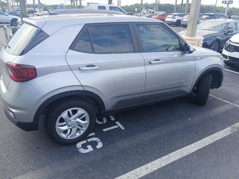 Certified 2024 Hyundai Venue SE FWD image 1