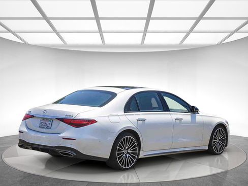 Used 2023 Mercedes-Benz S 580 4MATIC Sedan image 3