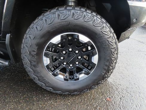 Used 2024 GMC Hummer EV 2X w/ Extreme Off-Road Package image 9