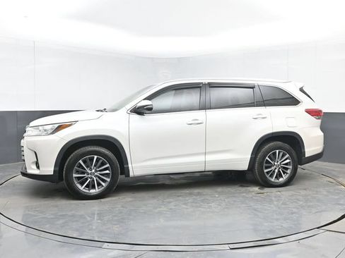 Used 2018 Toyota Highlander XLE FWD image 6