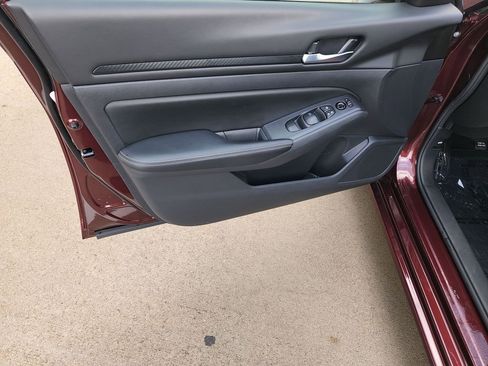 Used 2025 Nissan Altima 2.5 SV image 27