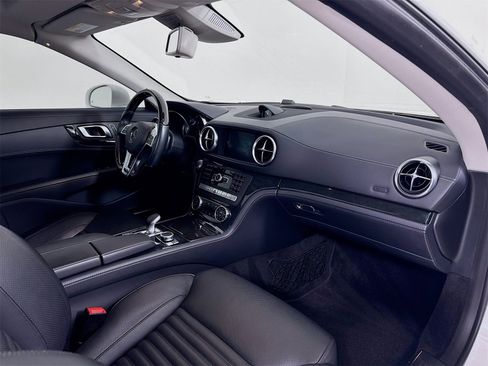 Used 2015 Mercedes-Benz SL 550 image 23