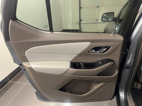 Used 2018 Chevrolet Traverse LT FWD image 31