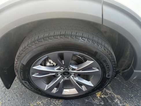 Used 2024 Ford Explorer XLT w/ Equipment Group 202A AWD/4WD image 10