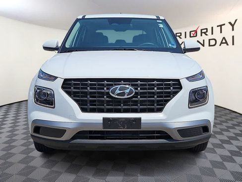 Used 2025 Hyundai Venue SE FWD image 2