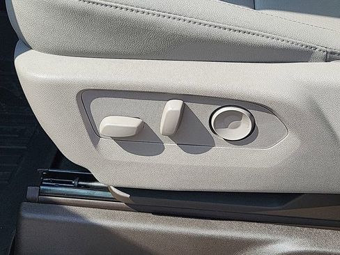 New 2026 GMC Sierra 1500 SLT image 14