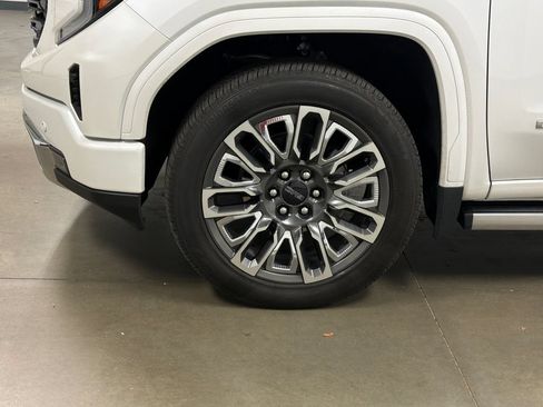 Used 2024 GMC Sierra 1500 Denali Ultimate AWD/4WD image 11