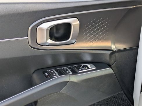 Used 2024 Kia Sorento S image 13