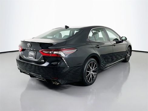 Used 2024 Toyota Camry SE image 10