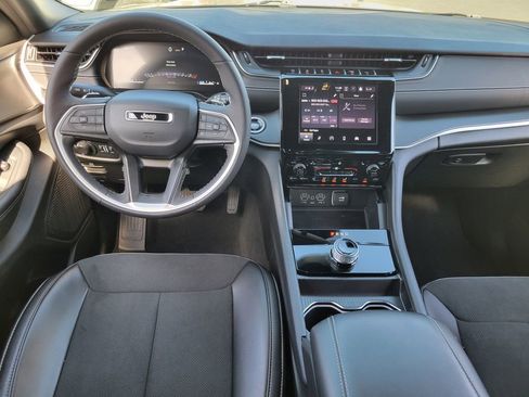 Used 2024 Jeep Grand Cherokee L Altitude image 4