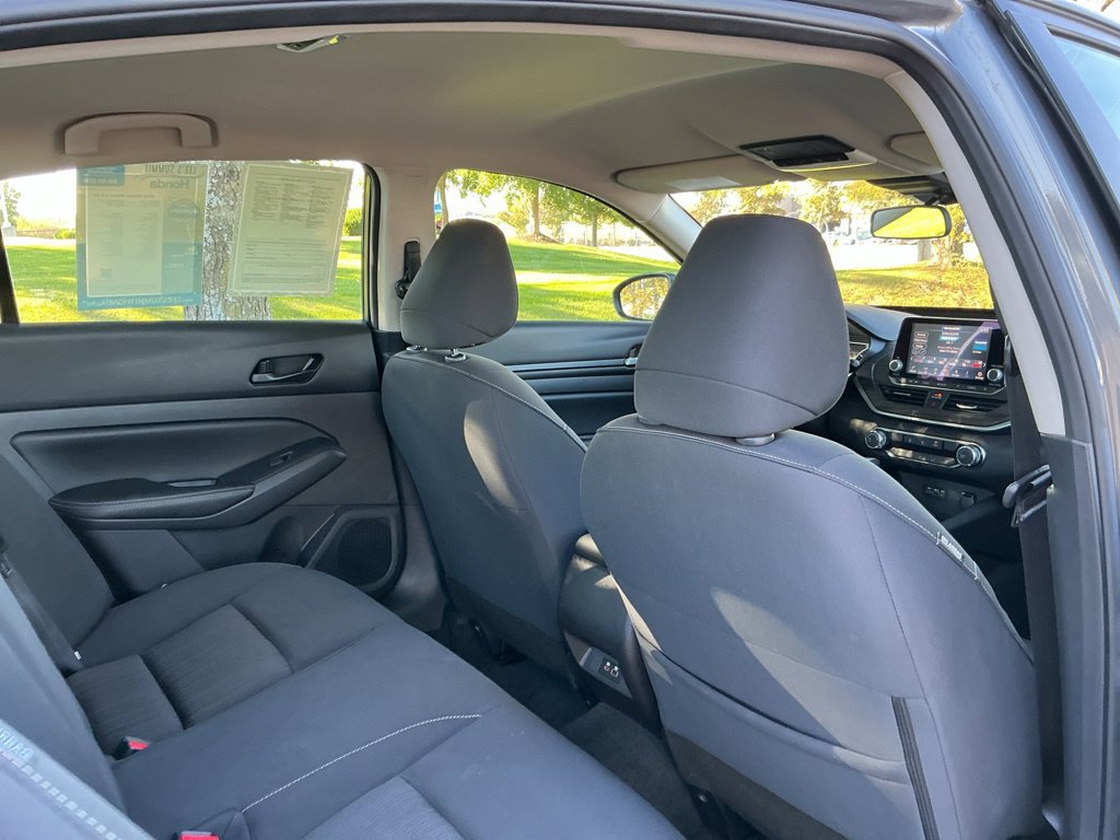 Used 2025 Nissan Altima 2.5 SV FWD image 32