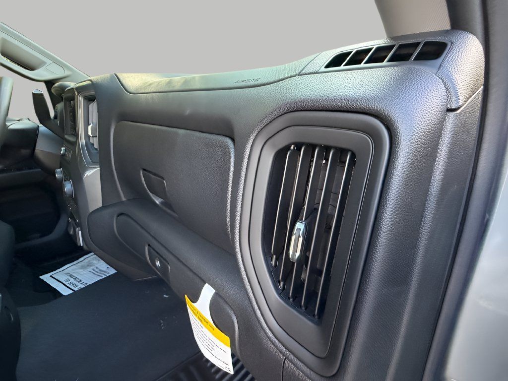 New 2026 Chevrolet Silverado 1500 Custom w/ LPO, Dark Essentials Package AWD/4WD image 10