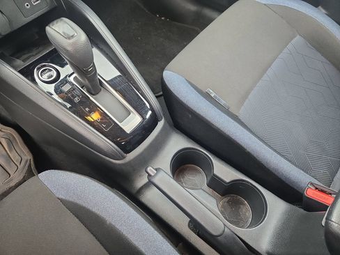 Used 2025 Nissan Versa SV FWD image 14