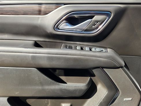 Used 2024 Chevrolet Suburban LT image 24