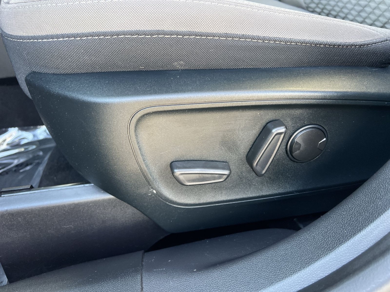 Used 2020 Ford Escape SE FWD image 14