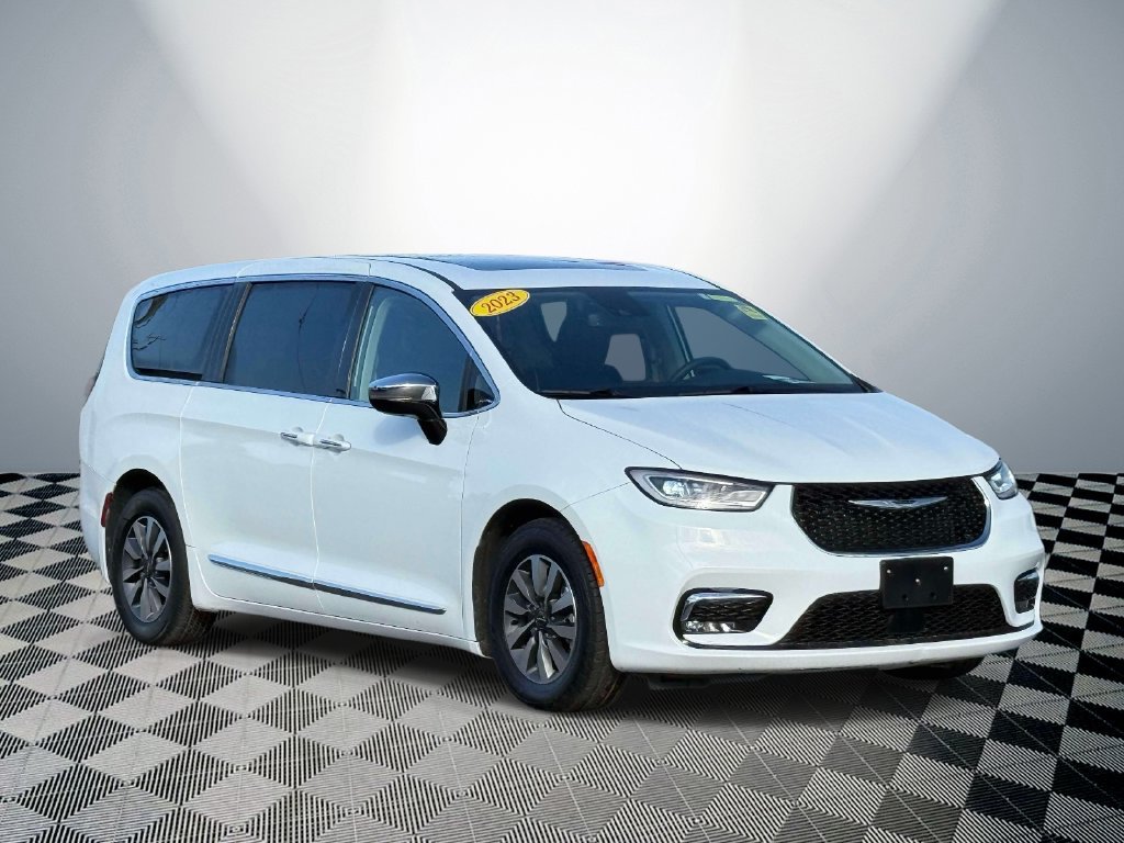 Used 2023 Chrysler Pacifica Limited FWD image 4