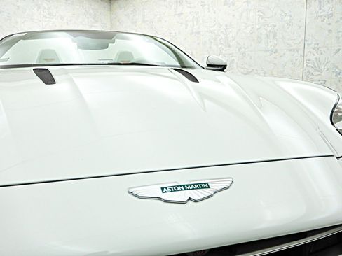 Used 2026 Aston Martin DB12 Convertible RWD image 9