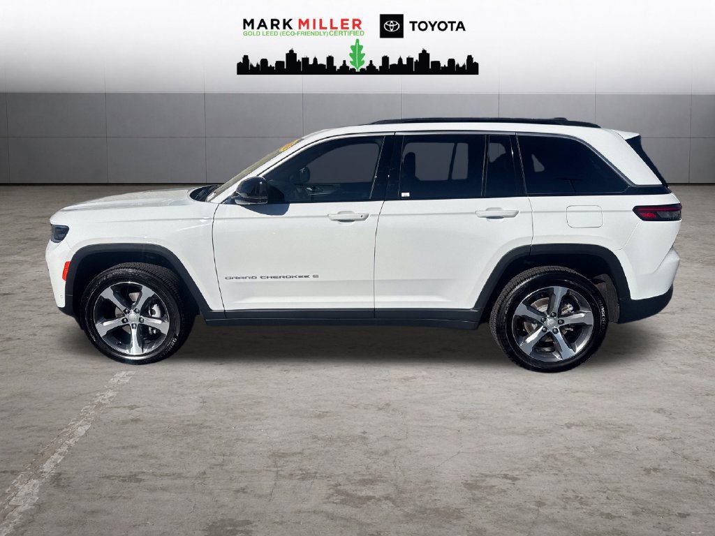 Used 2026 Jeep Grand Cherokee Limited w/ Luxury Tech Group II AWD/4WD image 2