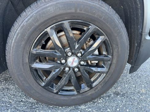 Used 2019 GMC Acadia SLT image 16