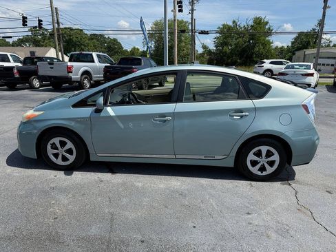 Used 2014 Toyota Prius Three w/ Preferred Accessory Package FWD image 7