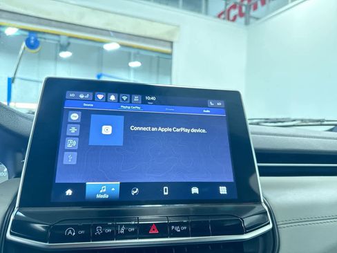 Used 2025 Jeep Compass Limited image 24