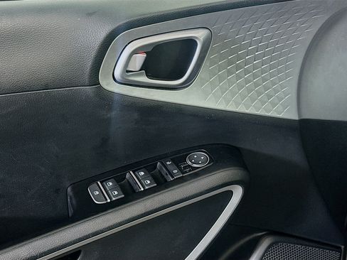 Used 2025 Kia Soul LX w/ LX Technology Package FWD image 15
