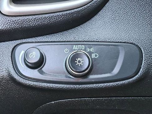 Used 2020 Chevrolet Trax LT w/ LT Convenience Package image 19