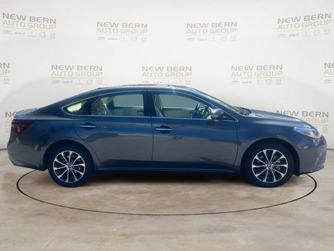 Used 2018 Toyota Avalon XLE Premium FWD image 6