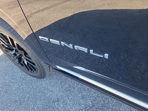 Used 2022 GMC Yukon Denali image 10