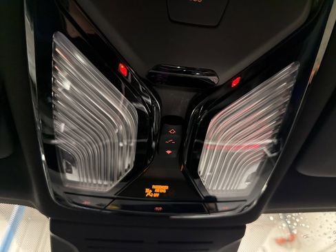 Used 2025 BMW X5 xDrive50e image 41