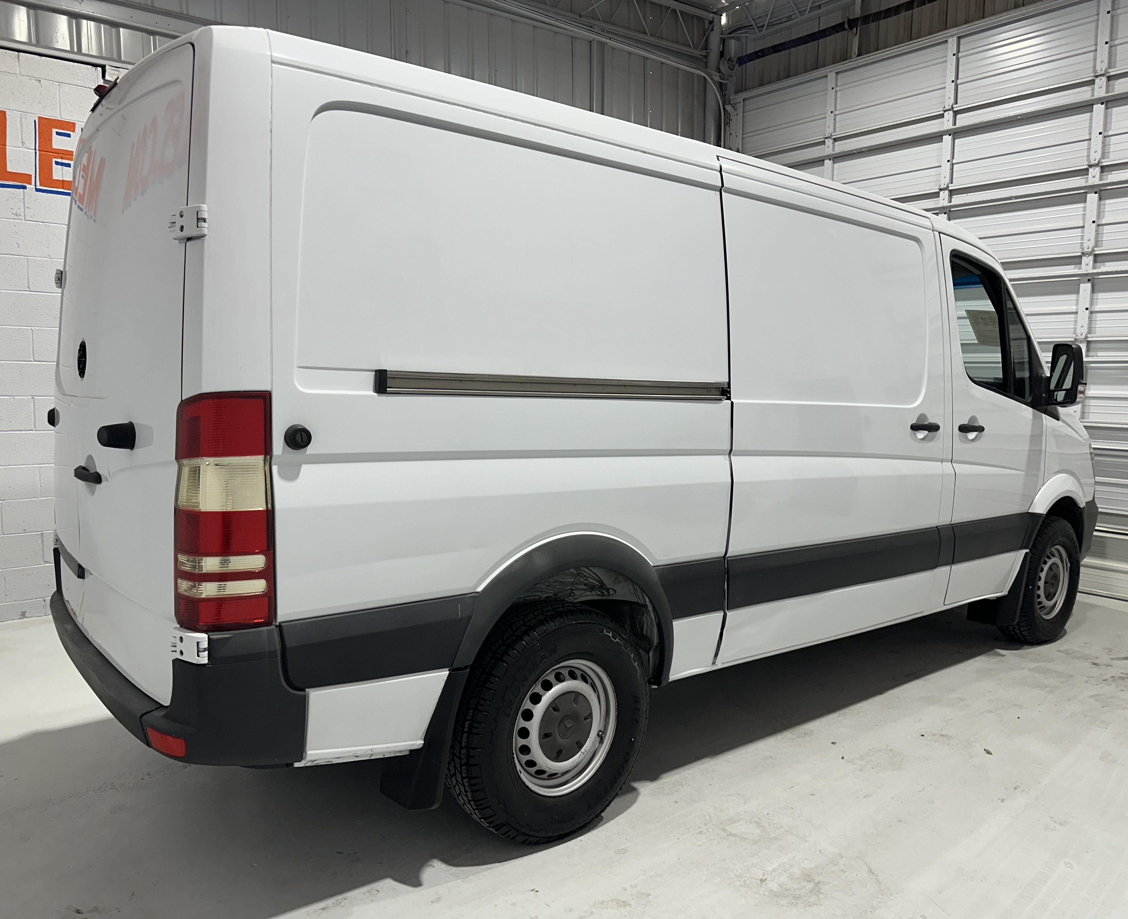 Used 2014 Mercedes-Benz Sprinter 2500 image 4