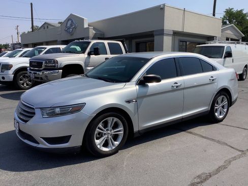 Used 2016 Ford Taurus SE FWD image 1