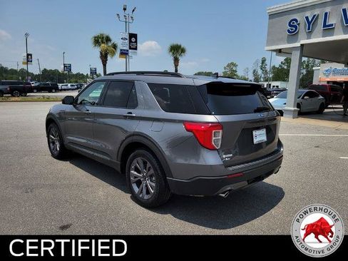 Certified 2022 Ford Explorer XLT w/ Equipment Group 202A RWD image 3