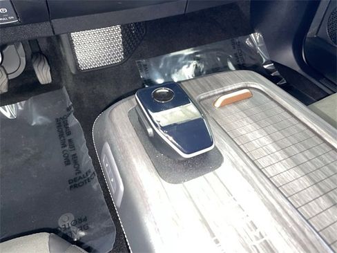 Certified 2025 Nissan Ariya AWD image 31