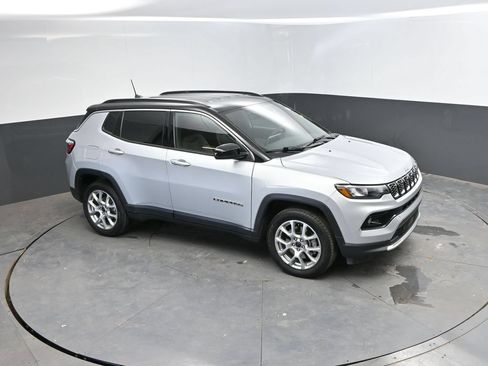 Used 2025 Jeep Compass Limited AWD/4WD image 21