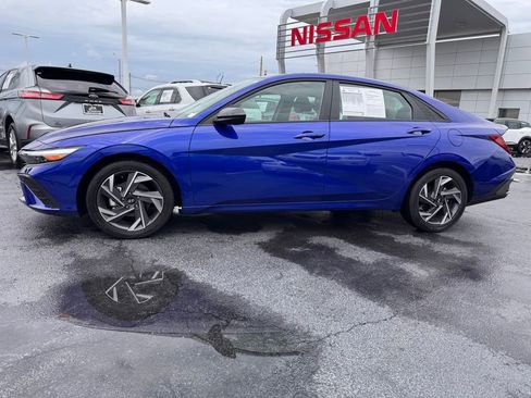 Used 2025 Hyundai Elantra Sport FWD image 2