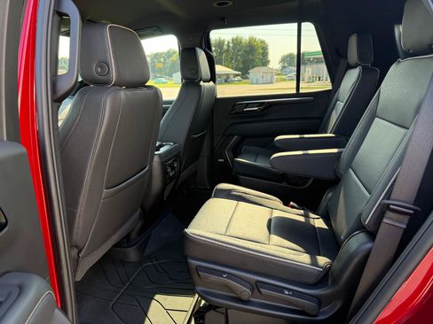 Used 2025 Chevrolet Tahoe Premier AWD/4WD image 12