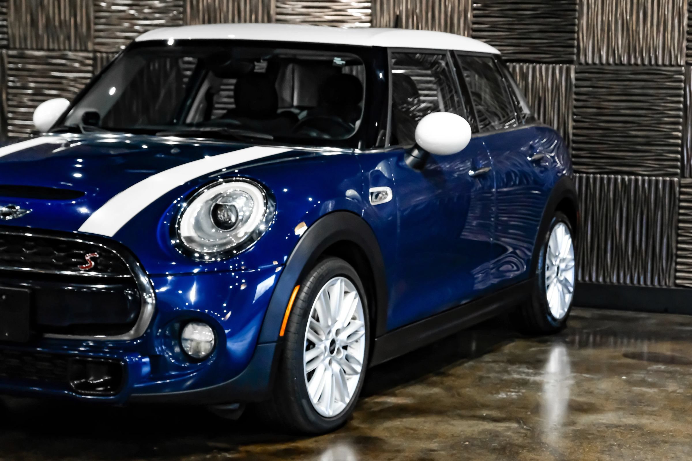 Used 2018 MINI Cooper S w/ Premium Package FWD image 11
