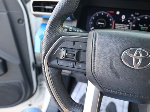 Used 2024 Toyota Tacoma TRD Off-Road image 21