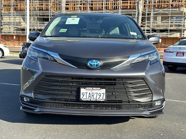 New 2025 Toyota Sienna XLE w/ XLE Plus Package AWD/4WD image 5