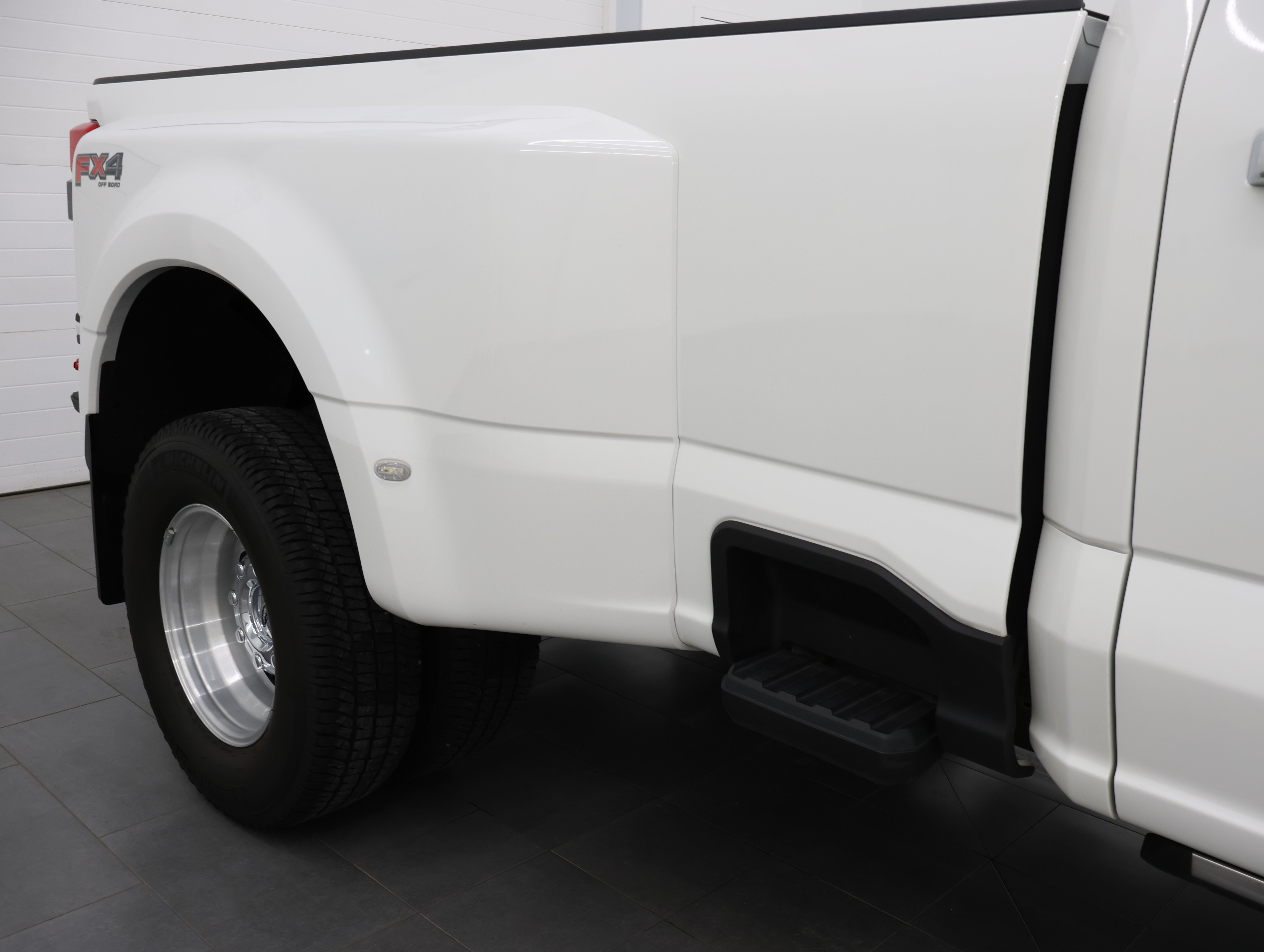 Used 2024 Ford F350 Limited w/ FX4 Off-Road Package AWD/4WD image 31