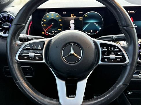 Used 2022 Mercedes-Benz GLB 250 4MATIC image 32