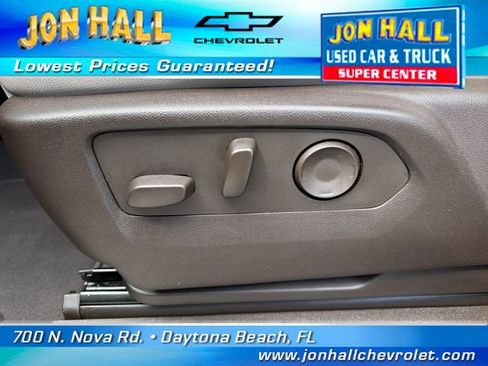 Used 2023 GMC Yukon SLT w/ SLT Premium Package AWD/4WD image 17